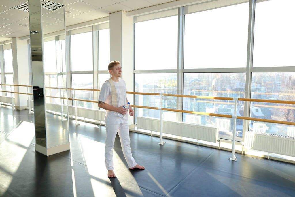 Journalist in sportswear make successful attempt of standing on