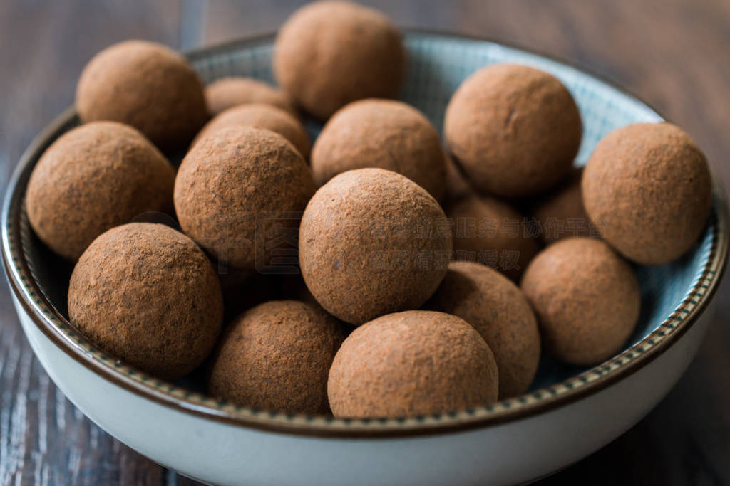 Tiramisu Flavored Chocolate Truffle Pralines / Sweet Mini Balls