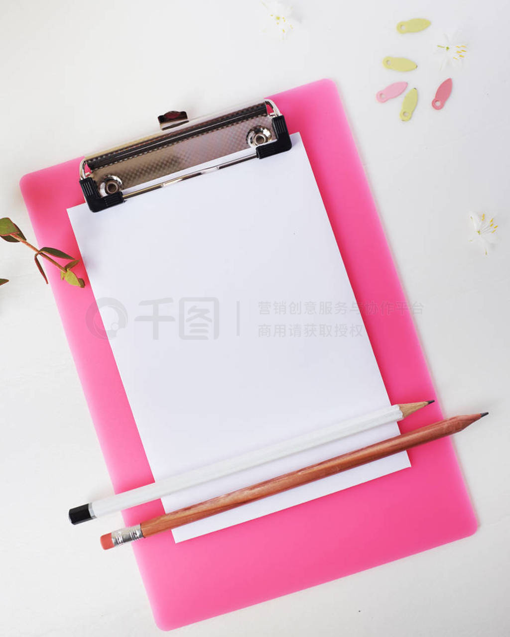writing instruments and Clipboard pink.