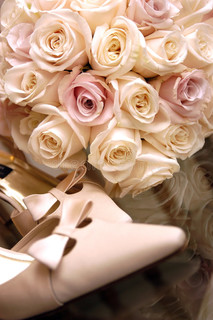 花束和鞋子-婚礼用的花