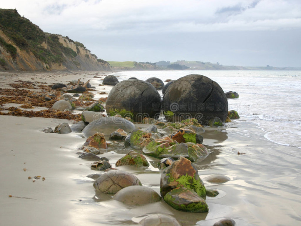 moeraki boulders