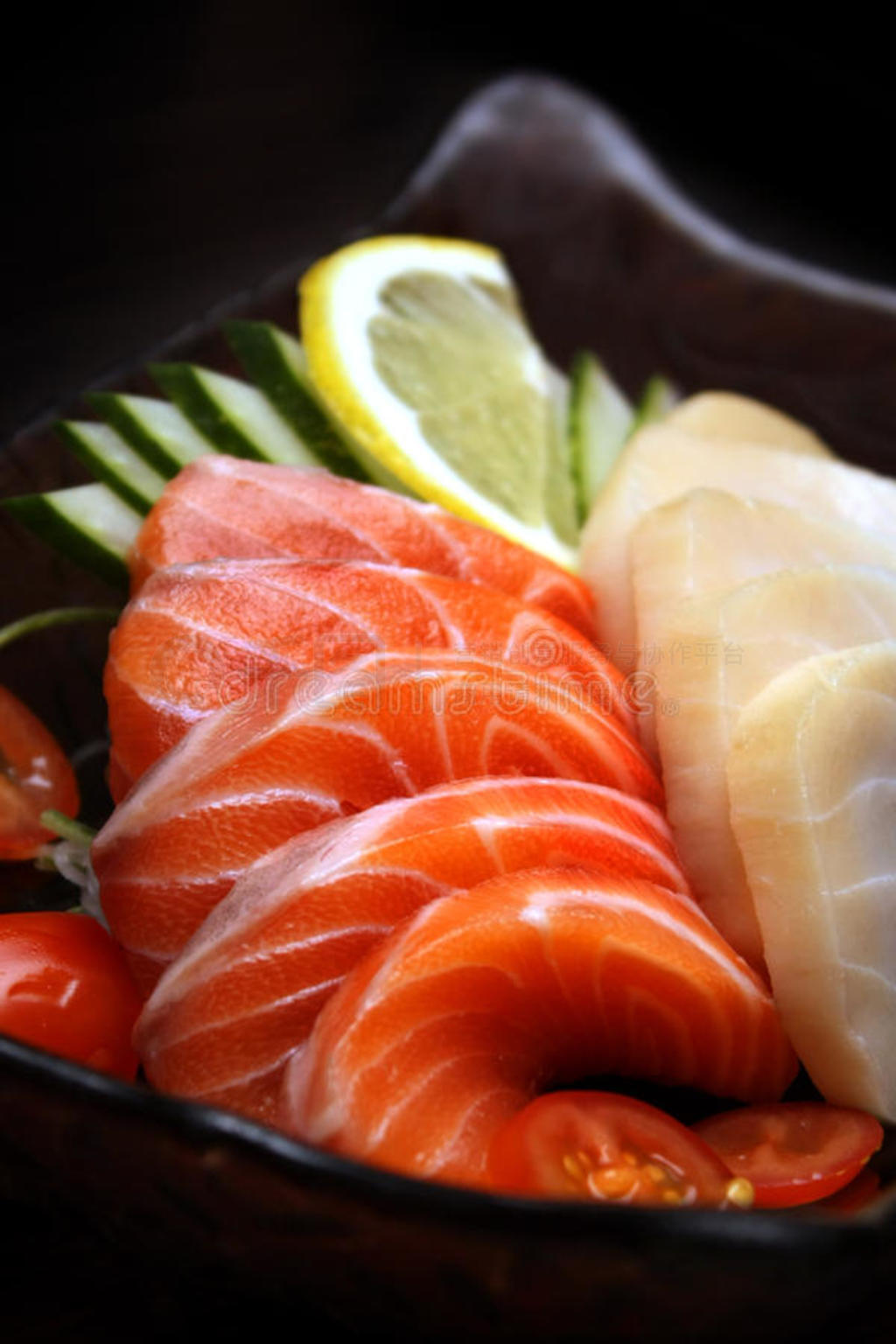 在白色的日本生鱼片分类 库存照片. 图片 包括有 美食, 正餐, 可口, 背包, 没人, 纤巧, 饮食, 健康 - 64841804