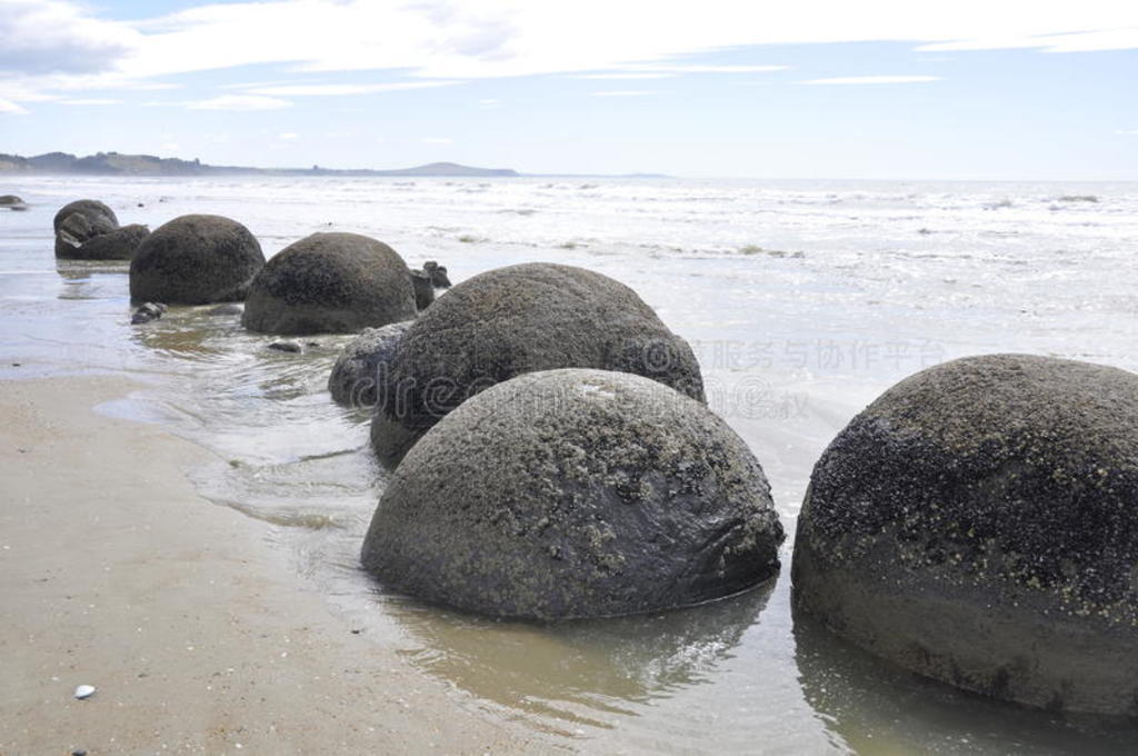 moeraki boulders