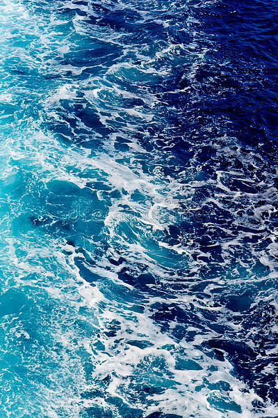 深蓝色浪花海水