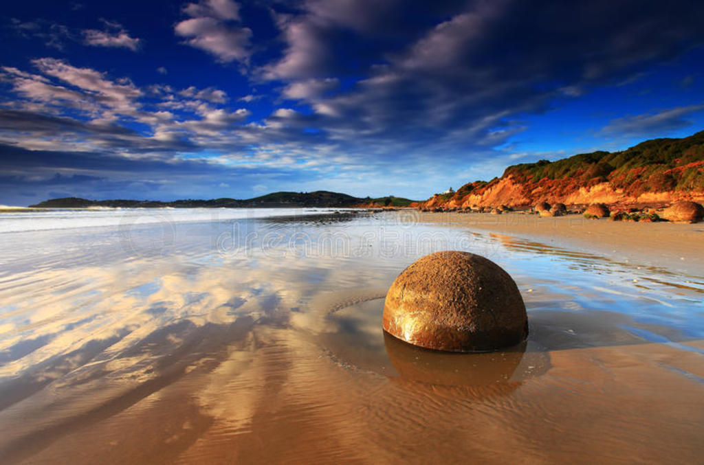 moeraki boulders