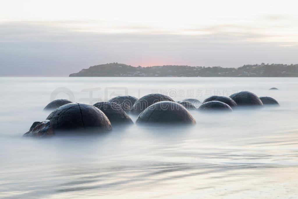 moeraki boulders