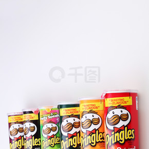马来西亚吉隆坡 2015 年 5 月 14 日Pringles 由 Kellogg Company 所有 是一个在 140 个国家地区销售的薯片零食品牌