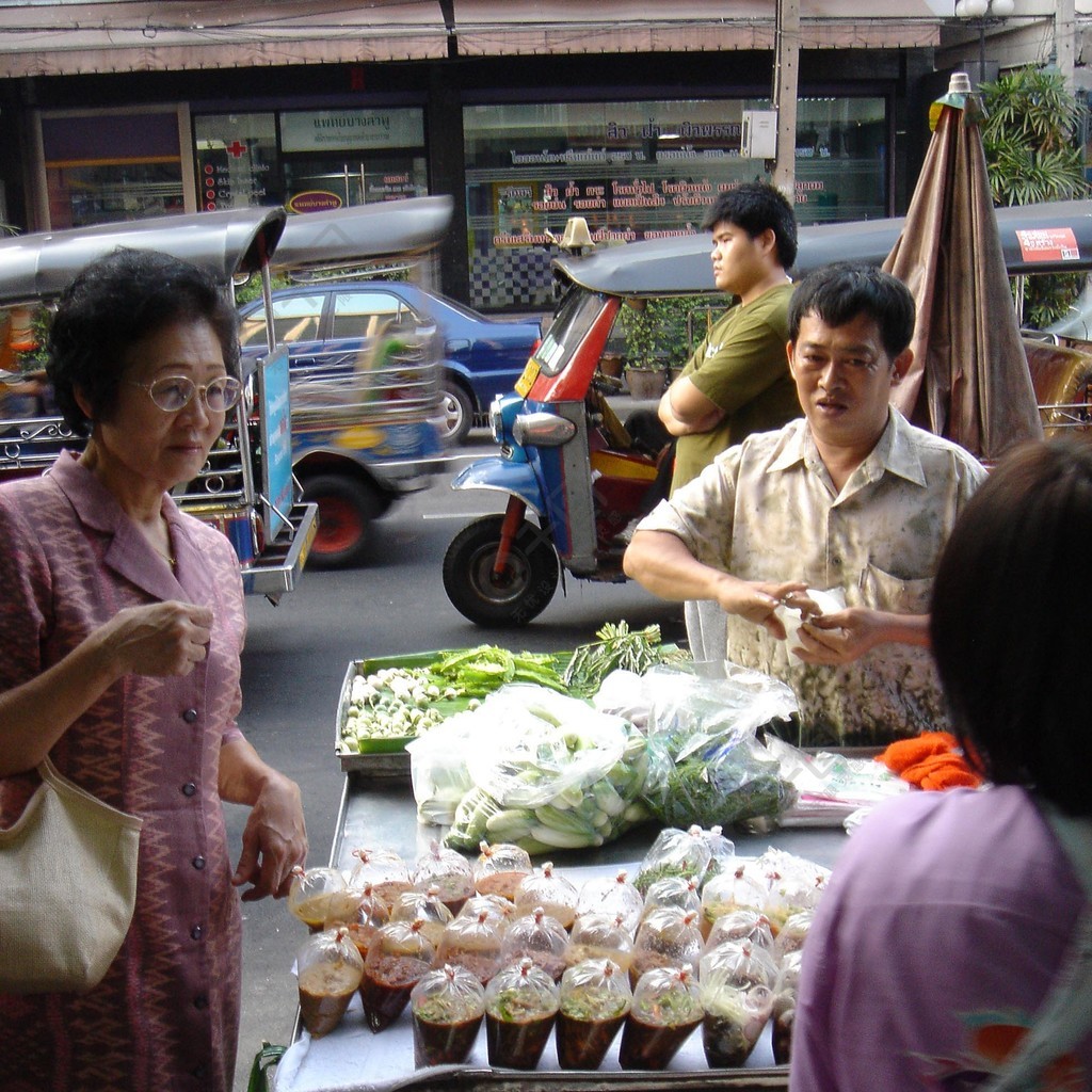 蝛ulrike gauss 曼谷-泰國 2005 年 2 月泰國曼谷街頭的食品攤販