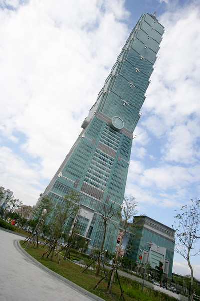 商业金融台湾台湾台湾商业建筑摩天大楼台湾台北台北市白天向上看地标