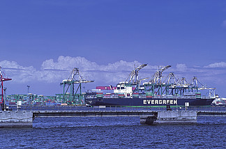户外户外白天天空蓝天海港航运港口船舶船舶运输海上