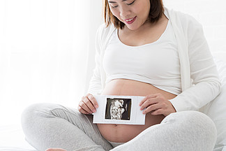孕妇手持四维<i>超</i><i>声</i>图像 技术与腹部应用 产前诊断概念 亚洲孕妇模型