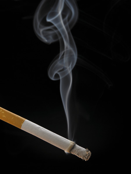香烟烟雾缭绕高清摄影图片下载