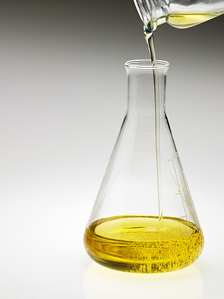 白色背景 玻璃 玻璃器皿 实验室 实验室 烧杯 实验 化学 容器 化学 设备 测试 透明 研究 医疗 烧瓶 科学 瓶子 液体 空 清晰 锥形 黄色 对<i>象</i> 生物学 仪器 透明度