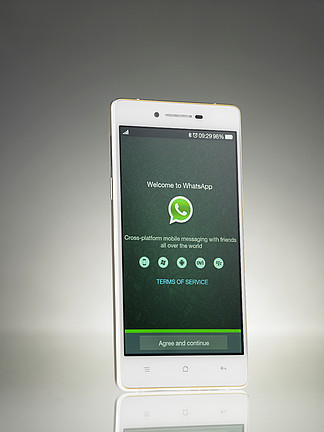 马来西亚吉隆坡 - 2015 年 7 月 2 日 WhatsApp Messenger 成立于 2009 年 是一项专有的跨平台即时消息<i>订</i><i>阅</i>服务 适用于可上网的智能手机