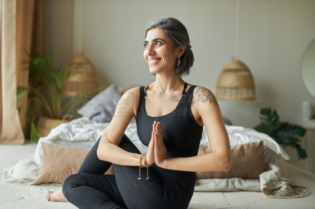 ʡŮڼذϼŤ٤ϰ ardha matsyendrasana