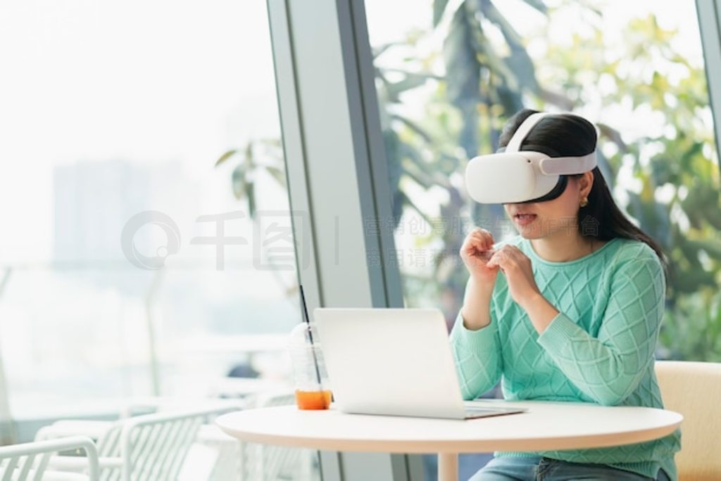 ˵Ůҵʵ۾еԪ飬оڿȹݲŮڿȹʹ Oculus Rift 