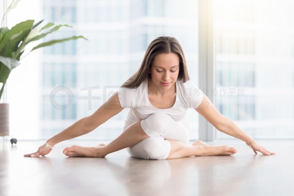 ƯŮ Gomukasana ŵذ崰