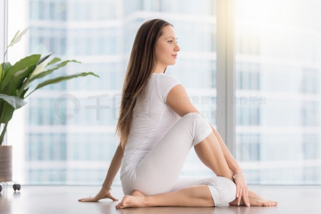 ƯŮ Ardha Matsyendrasana ŵذ崰