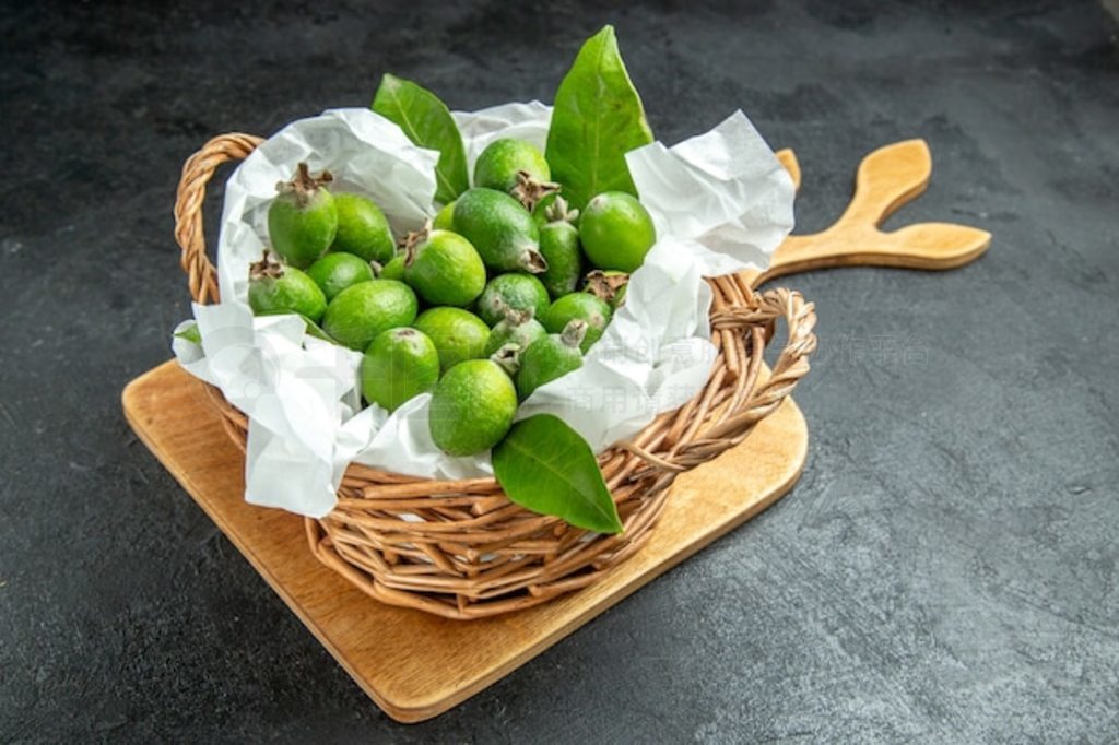 Ȼɫ feijoas ĶͼҶŤ