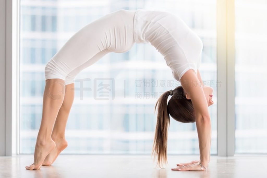 Ů Urdhva Dhanurasana ش