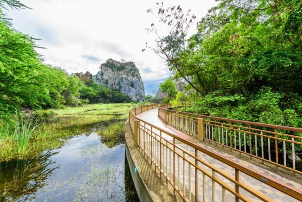 Khao Ngoo ɽʯ԰ Thueak Khao Ngu, Ratchaburi ߵ