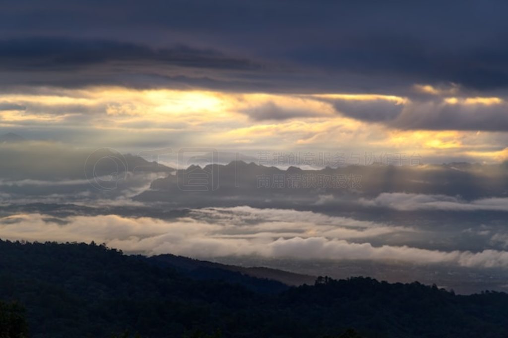 ̩ɽ Doi Luang ɽճͱ