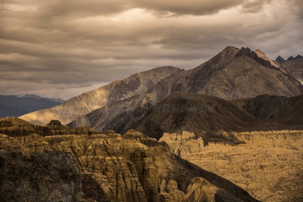 ӺͿʲ׶ Lamayuru Moonland Leh Ladakh ǳɽϵһ