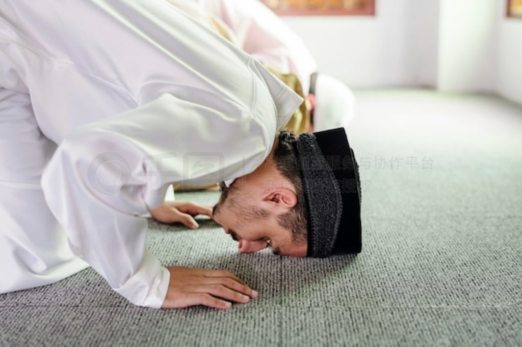 ˹ Sujud 