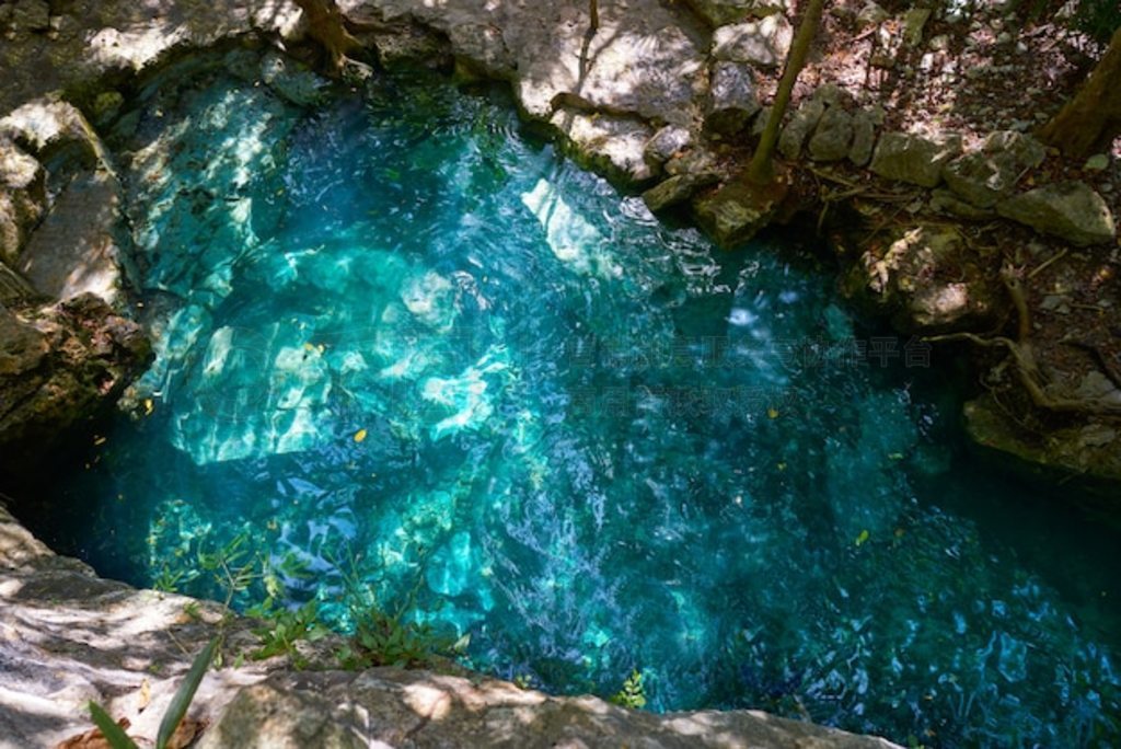 Cenote īά