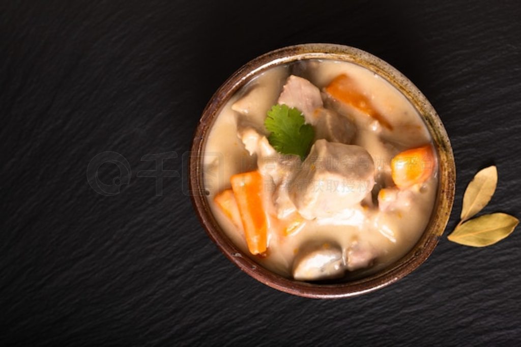 ䷨ʽʳ Blanquette de Veau ѾƽСţ⣬ֹմɱƿռ