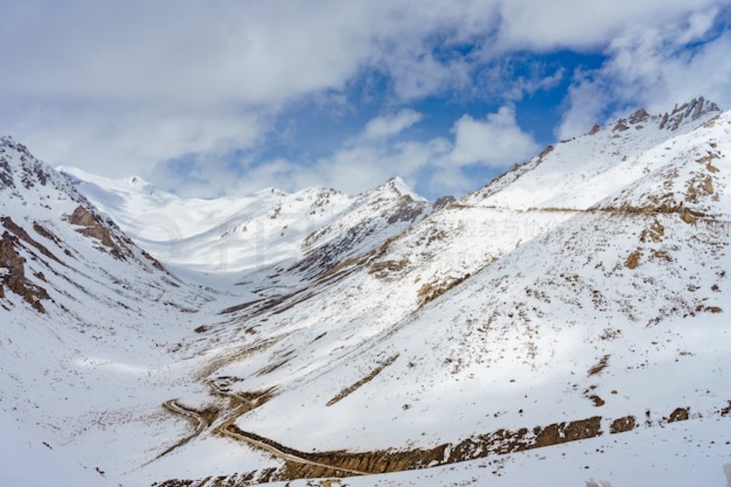 ӺͿʲ׶˵ɽ Khardung La С·֮ķ羰