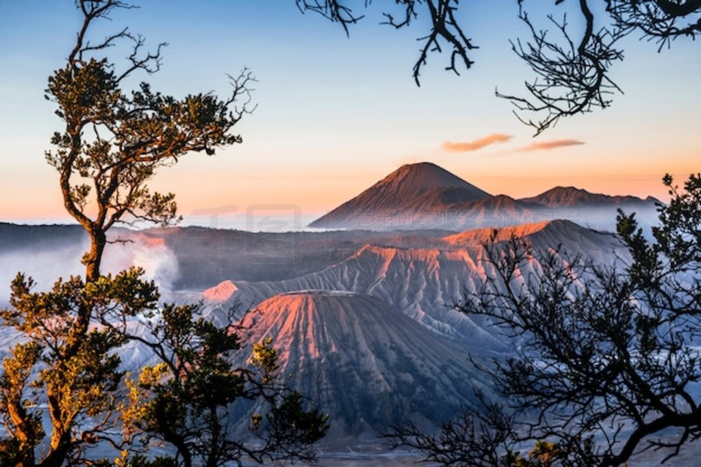 ӡǶצ۲Īɽ (Gunung Bromo) ճ