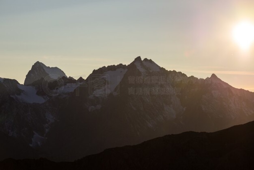  Massif des Ecrins (4101 m) ҹ԰ΰɽͱճʱԶͼʵգյɫʡ