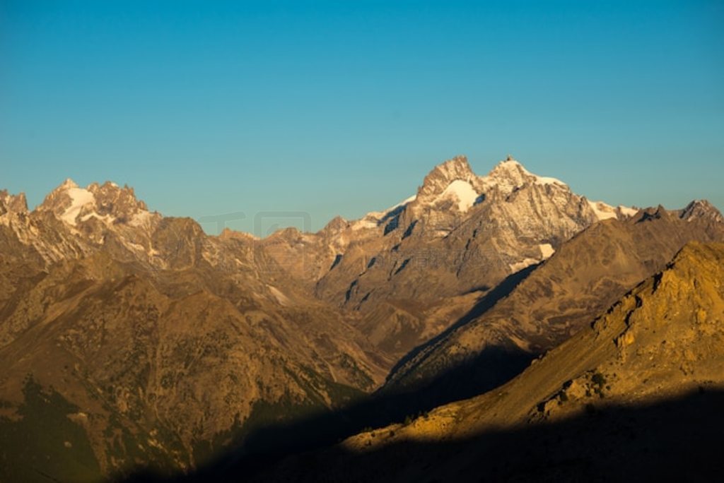  Massif des Ecrins (4101 m) ҹ԰ΰɽͱճʱԶͼʵգյɫʡ