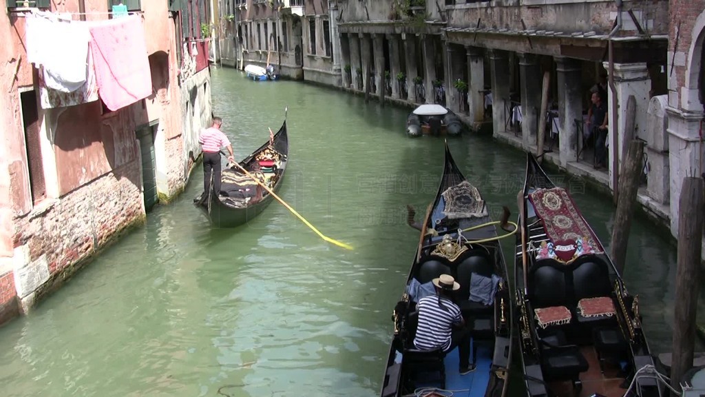 Blick auf einen Kanal mit GondelVenedig