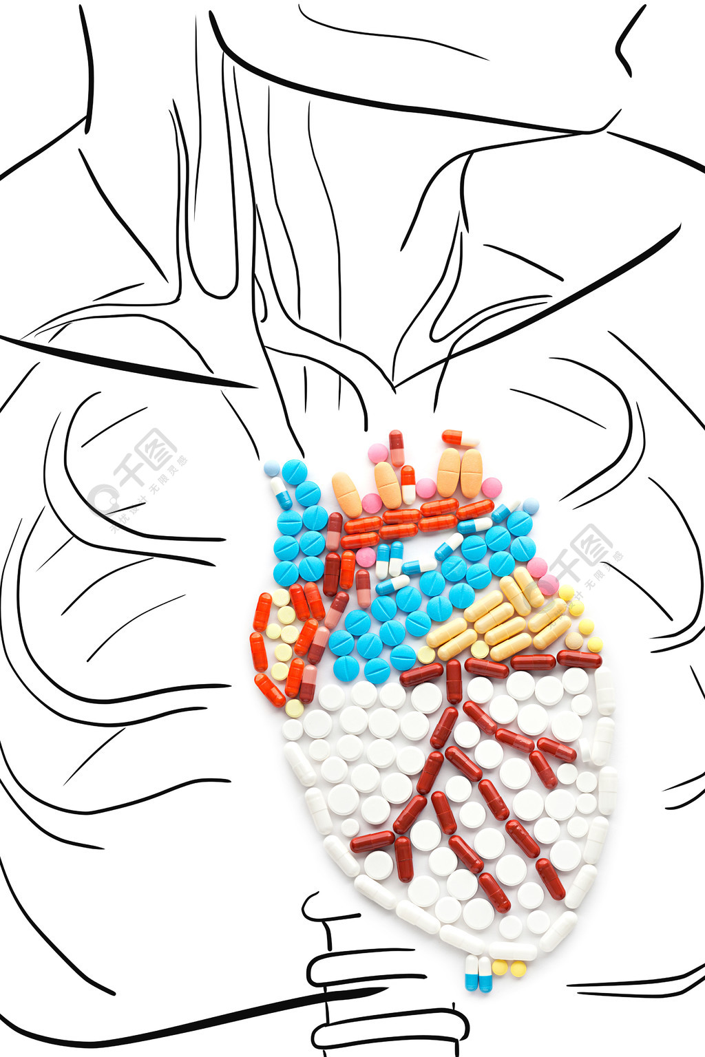 以人的心臟的形式藥物和藥片與胸部概述人物形象免費下載_jpg格式