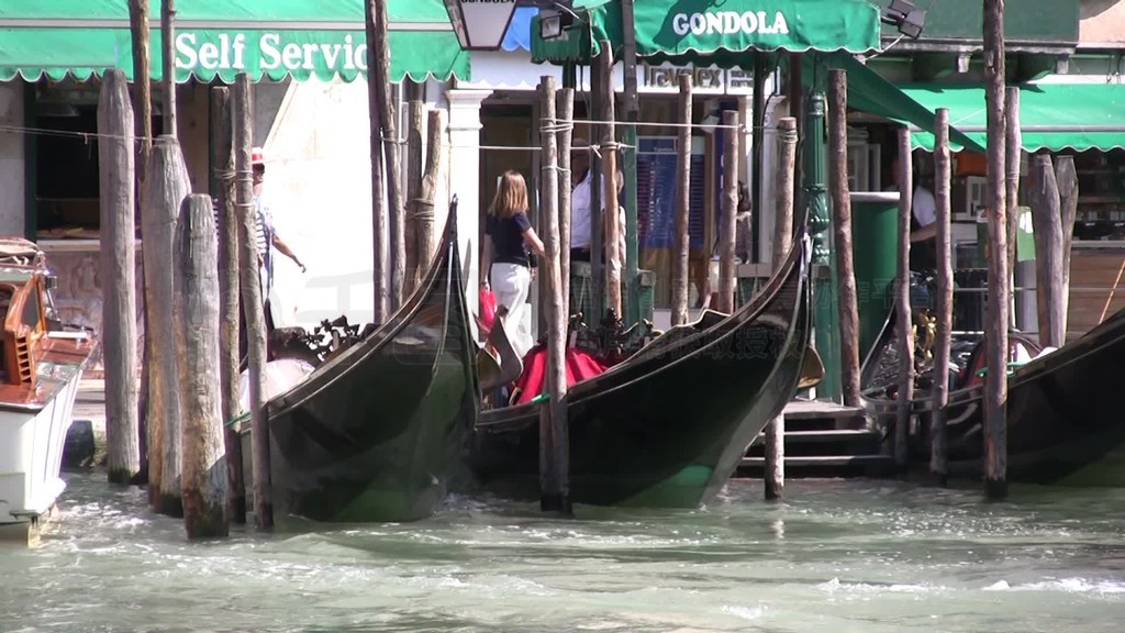 Blick auf einen Kanal mit GondelVenedig