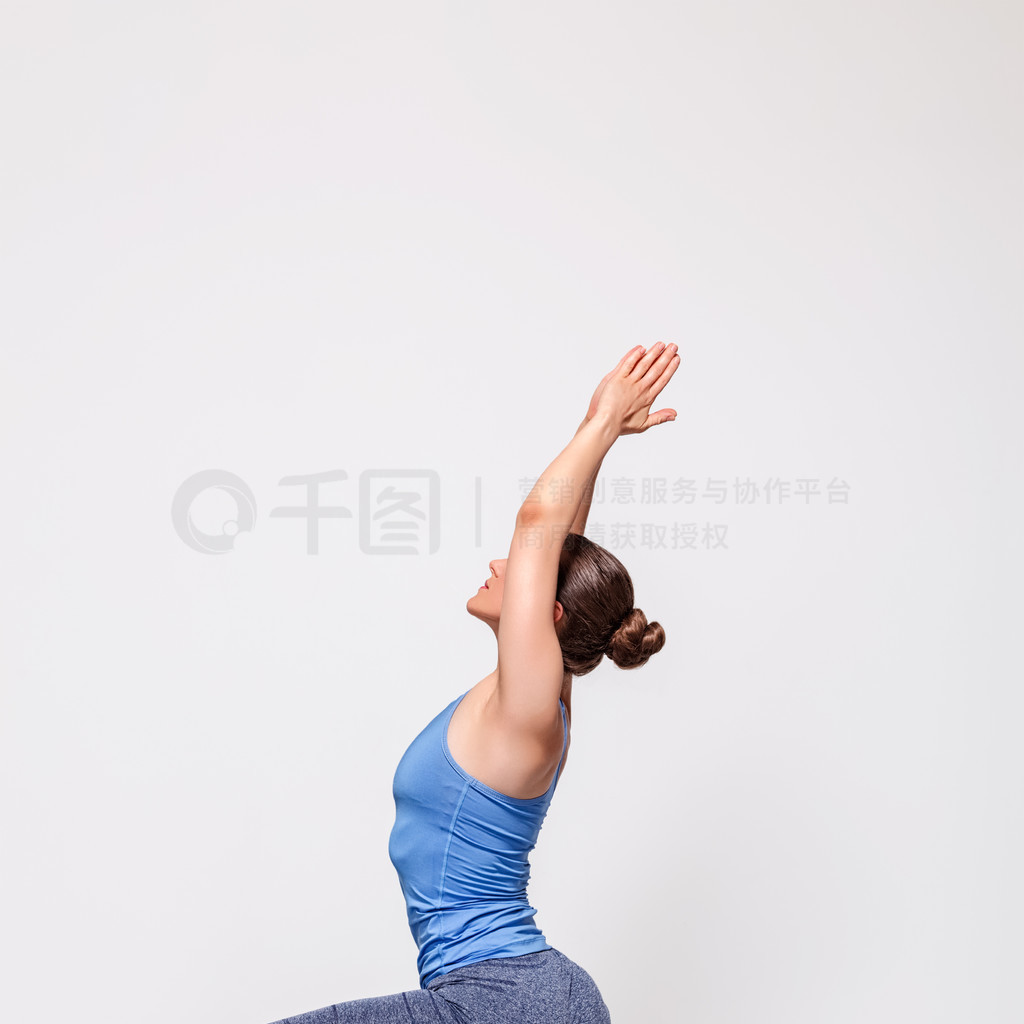 ˶ŮyoginiŮϰ٤лͥVirabhadrasana 1-սʿ1