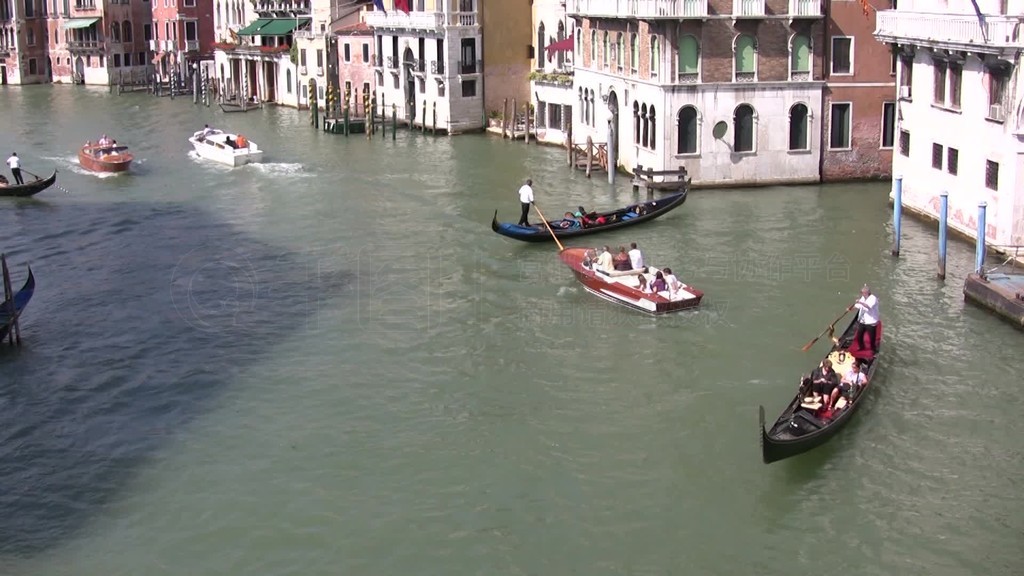 Blick in Venedig mit BootsverkehrеKanSle