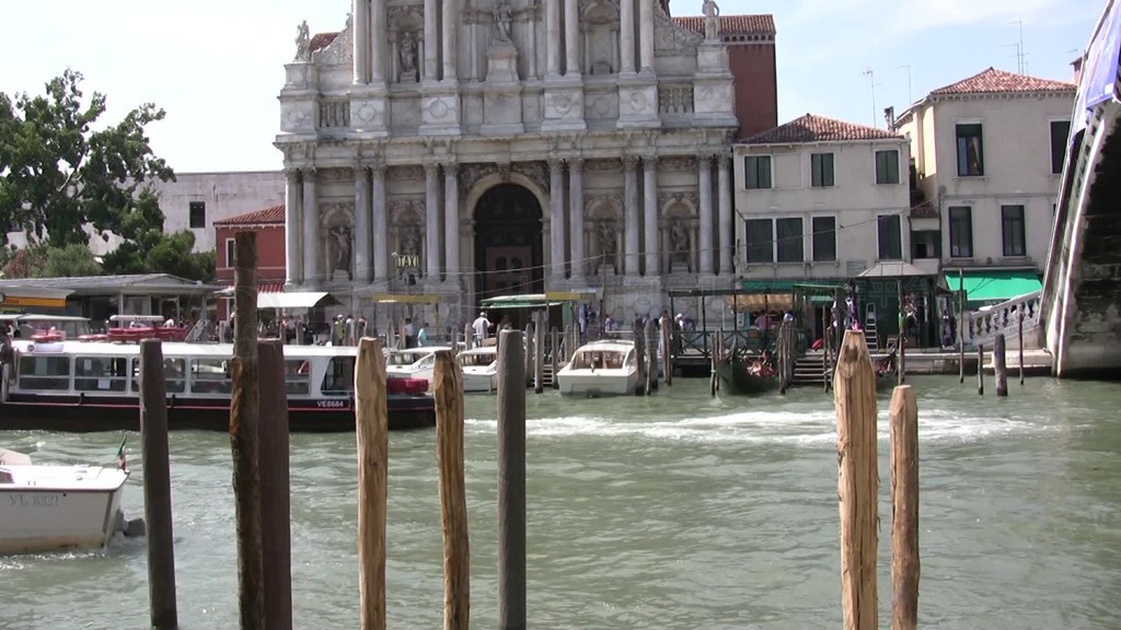 Blick auf einen Kanal mit GondelVenedig