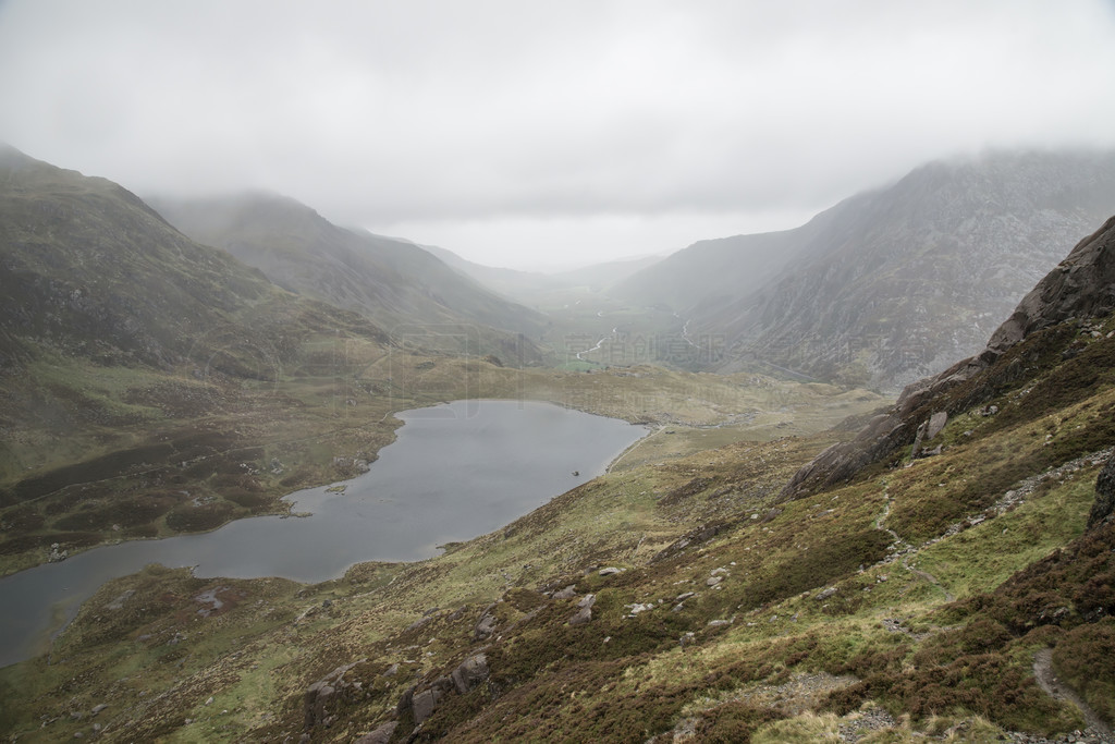 Llyn Idwalϲŭ޳ķ羰ͼSnowdoniaGlydersɽУ＾ڼ