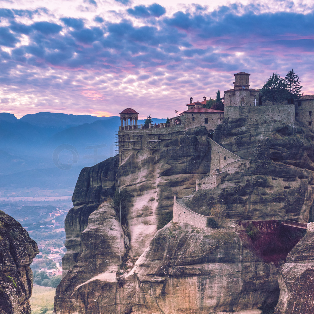 希腊米特奥拉，立在悬崖峭壁上的建筑|奥拉|希腊|米特_新浪新闻