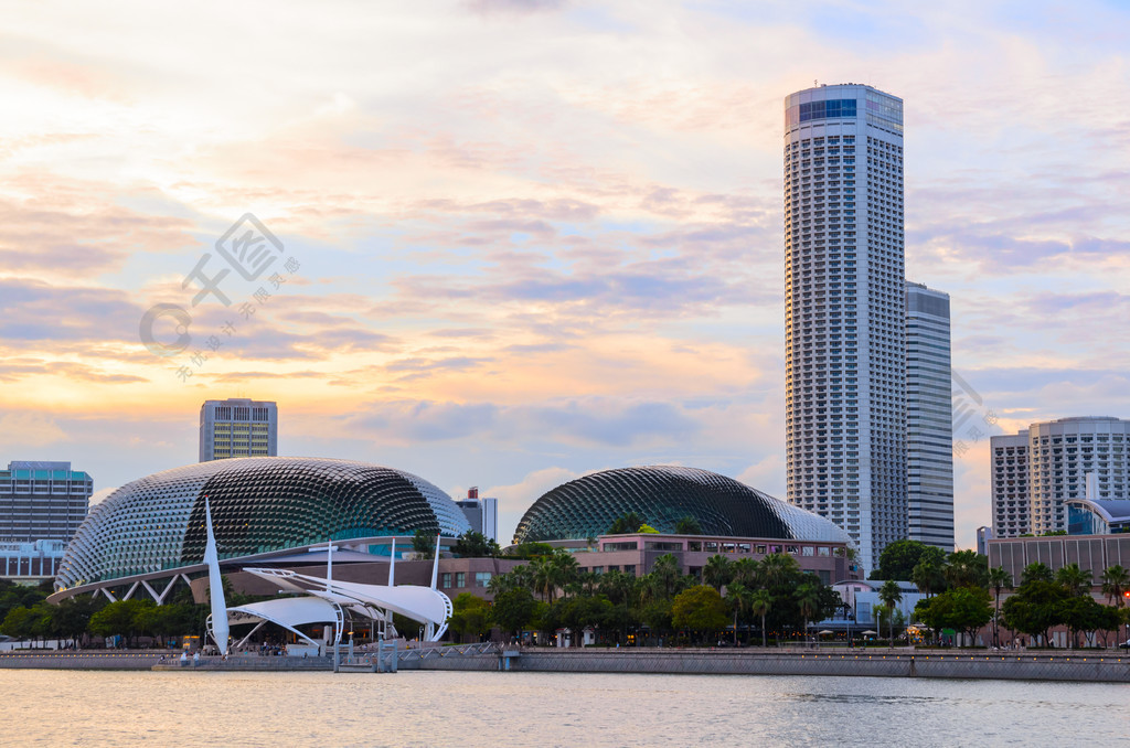 新加坡市中心和濱海灣的日落美景1年前發佈