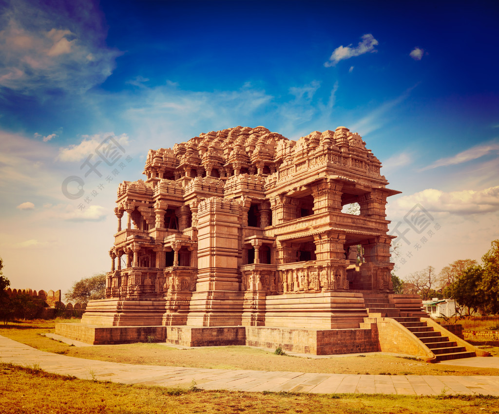 sasbahu(sas-bshu ka mandir,sahastrabahu寺)寺在瓜廖爾堡印度中央邦