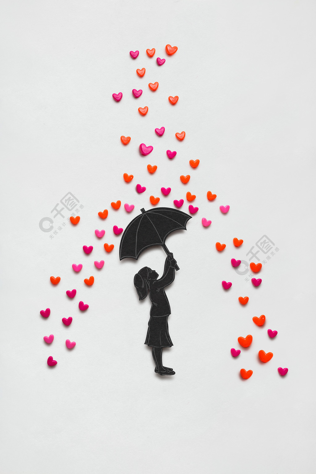 伞和雨心脏的在白色背景创意合成免费下载