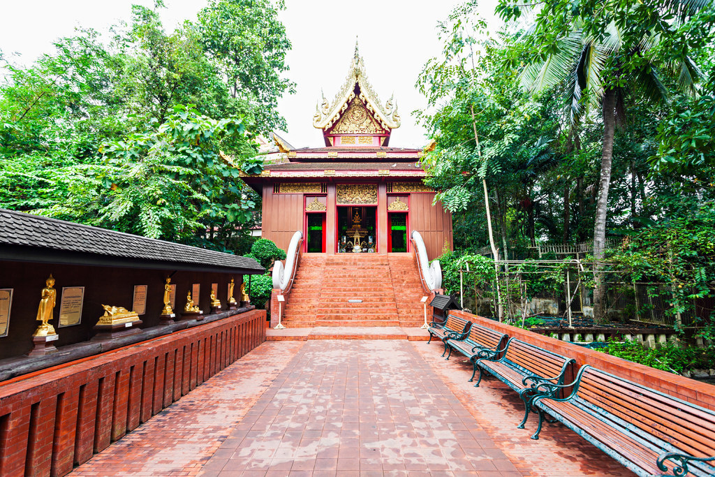 玉佛寺是位于泰国清莱市的皇家寺庙