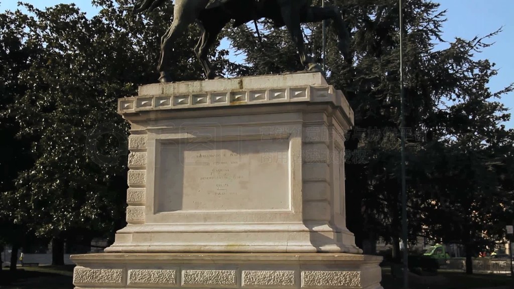 Denkmal auf der Piazza Braά