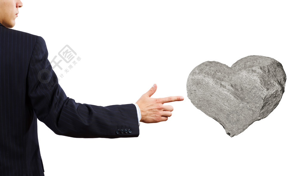 铁石心肠指着石头在心的形状的商人1年前发布