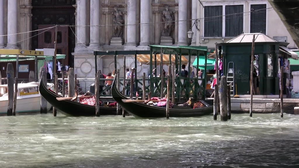 Blick auf einen Kanal mit GondelVenedig