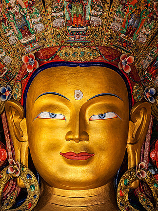 弥勒佛雕像脸关闭在锡克西贡帕印度拉达克锡克西·贡帕的弥勒佛